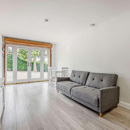 Beautiful 4-5 Bedroom Village House With Rural Views Salford  Exteriér fotografie