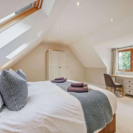 Beautiful 4-5 Bedroom Village House With Rural Views Salford  Exteriér fotografie