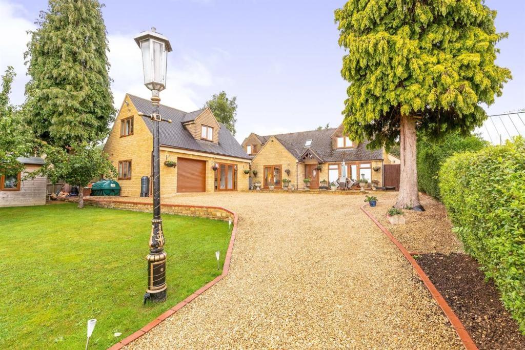 Beautiful 4-5 Bedroom Village House With Rural Views Salford  Exteriér fotografie