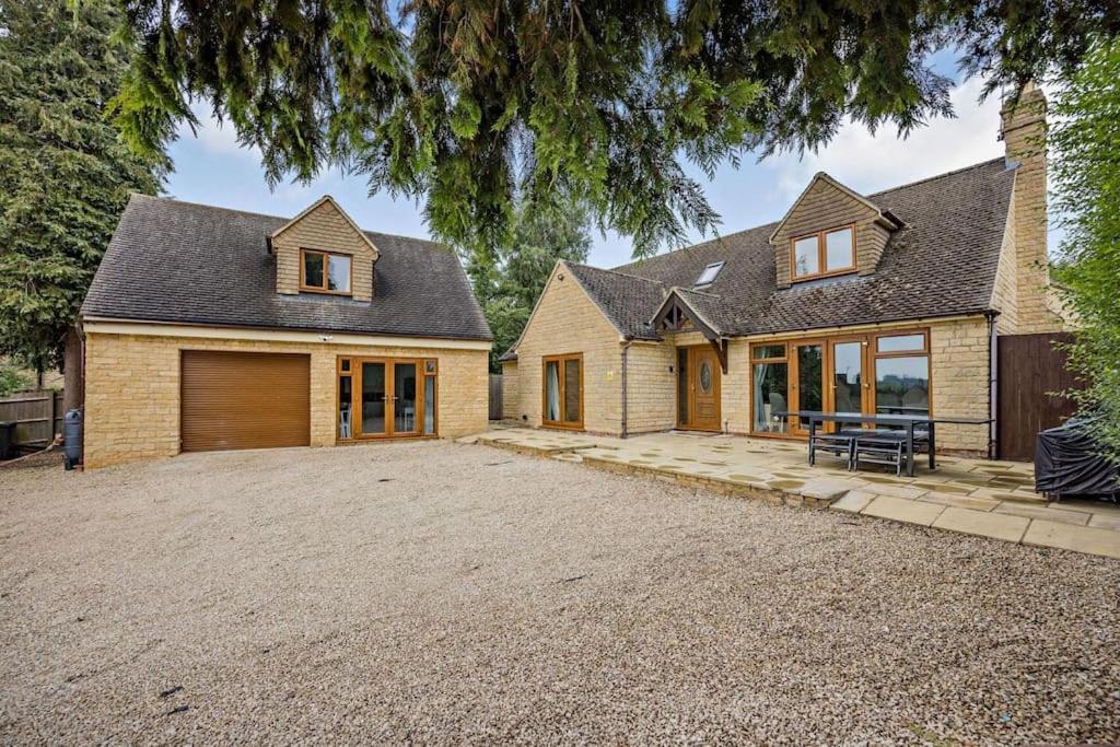 Beautiful 4-5 Bedroom Village House With Rural Views Salford  Exteriér fotografie