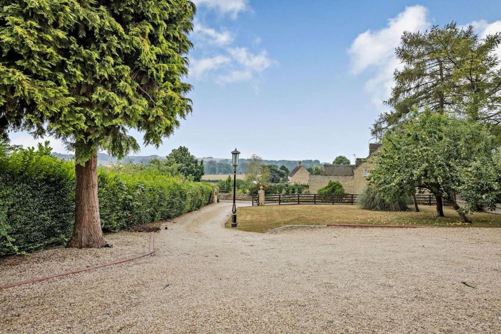 Beautiful 4-5 Bedroom Village House With Rural Views Salford  Exteriér fotografie