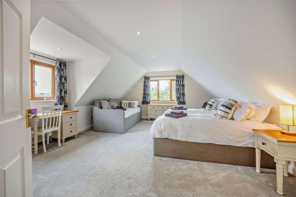 Beautiful 4-5 Bedroom Village House With Rural Views Salford  Exteriér fotografie