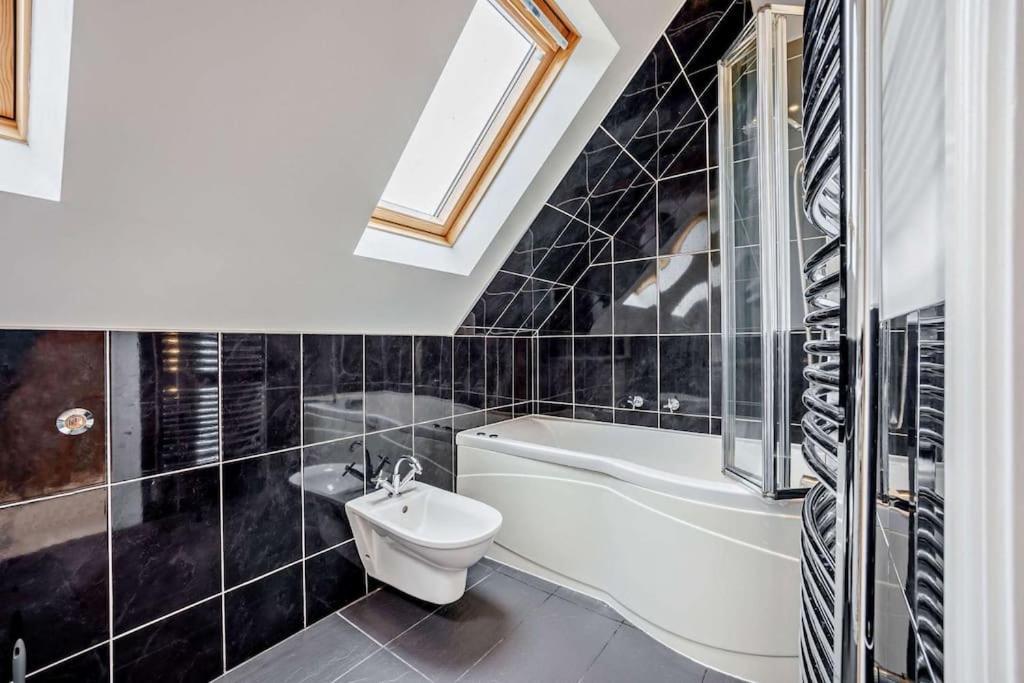 Beautiful 4-5 Bedroom Village House With Rural Views Salford  Exteriér fotografie