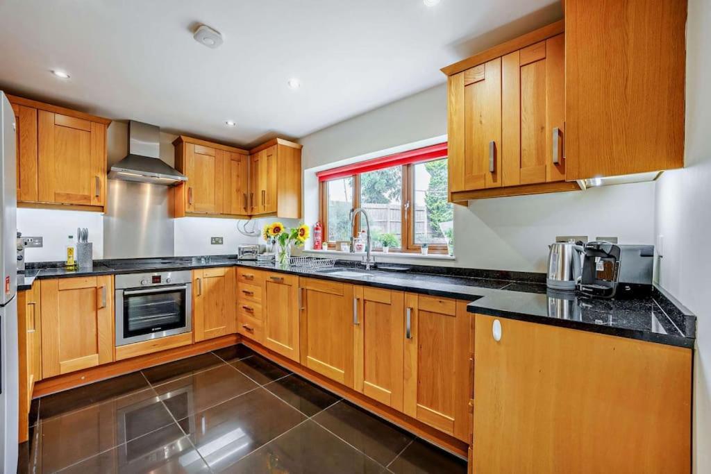 Beautiful 4-5 Bedroom Village House With Rural Views Salford  Exteriér fotografie