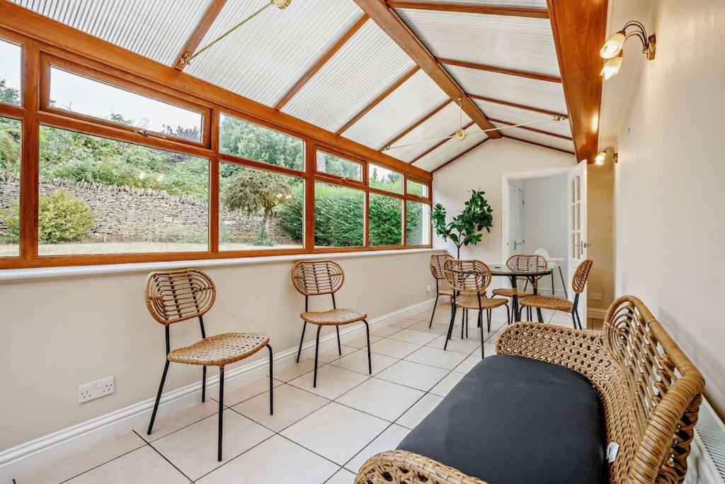 Beautiful 4-5 Bedroom Village House With Rural Views Salford  Exteriér fotografie