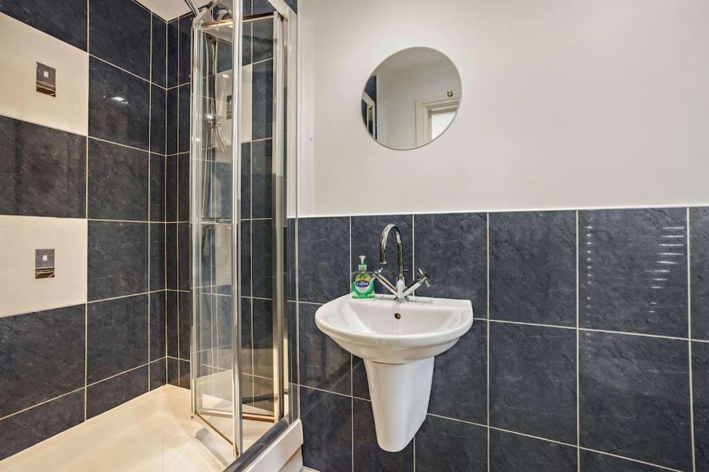 Beautiful 4-5 Bedroom Village House With Rural Views Salford  Exteriér fotografie