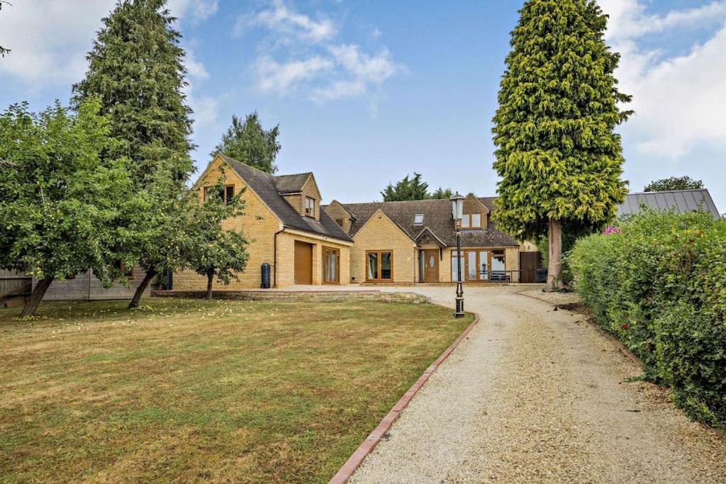 Beautiful 4-5 Bedroom Village House With Rural Views Salford  Exteriér fotografie