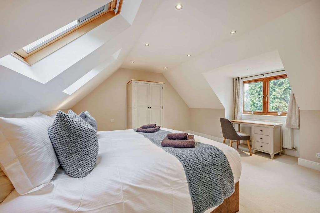 Beautiful 4-5 Bedroom Village House With Rural Views Salford  Exteriér fotografie