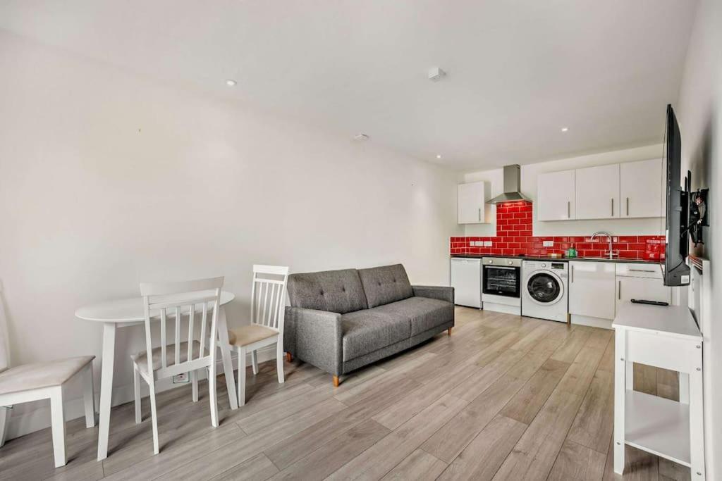 Beautiful 4-5 Bedroom Village House With Rural Views Salford  Exteriér fotografie