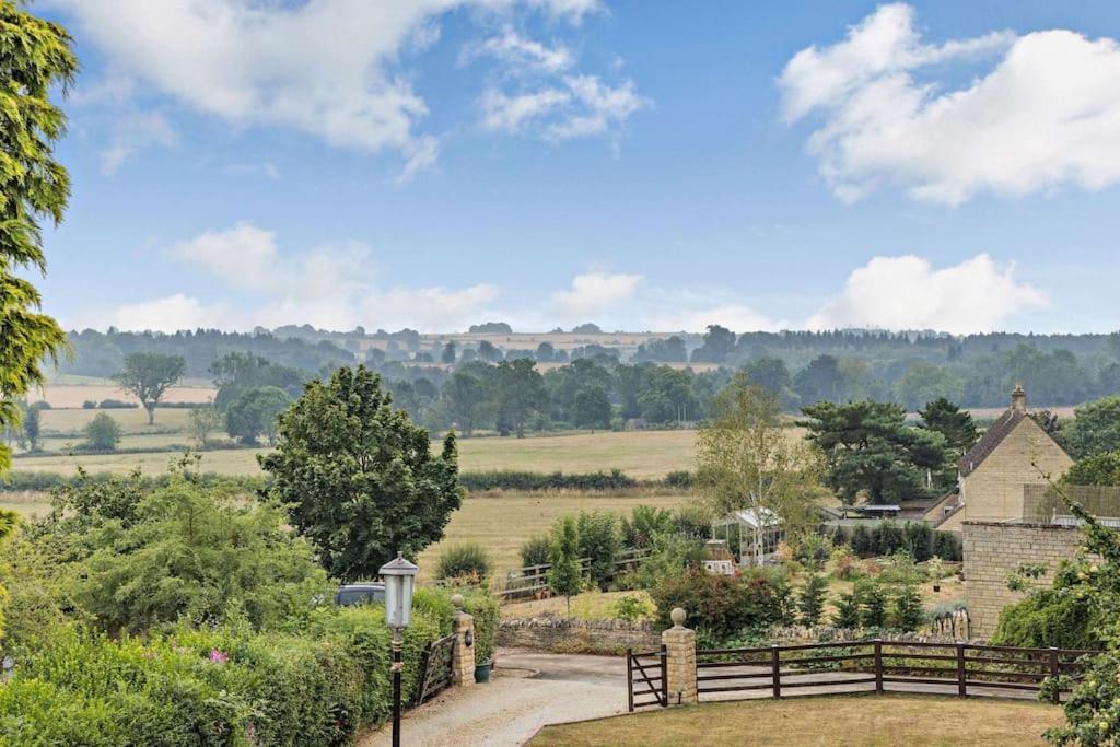 Beautiful 4-5 Bedroom Village House With Rural Views Salford  Exteriér fotografie