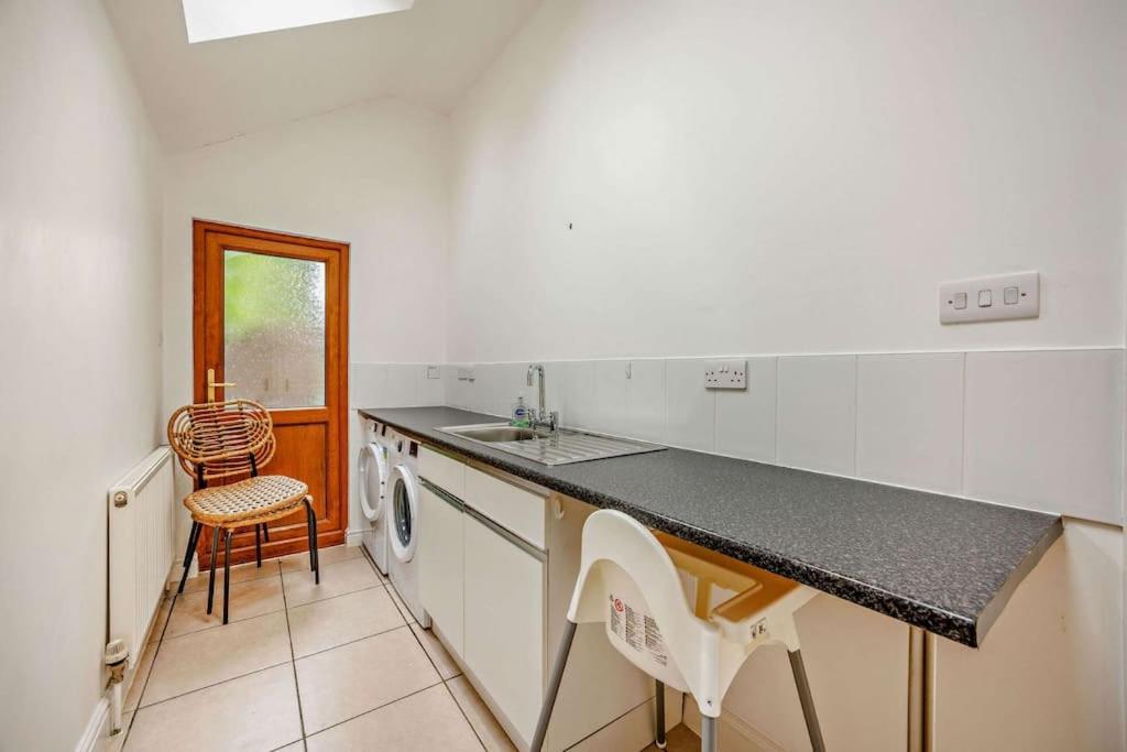 Beautiful 4-5 Bedroom Village House With Rural Views Salford  Exteriér fotografie