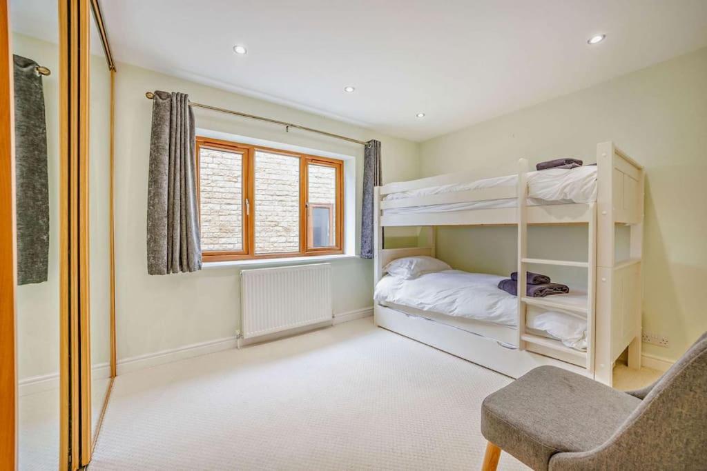 Beautiful 4-5 Bedroom Village House With Rural Views Salford  Exteriér fotografie
